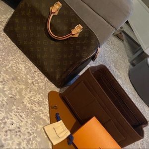 100% Authentic Louis a Vuitton Speedy 35 Like New